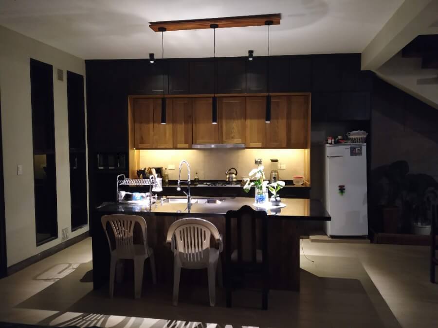 Instalación de luces LED en cocina
