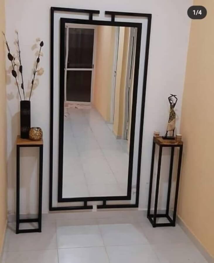 Muebles en metal y melamina, vidrio 