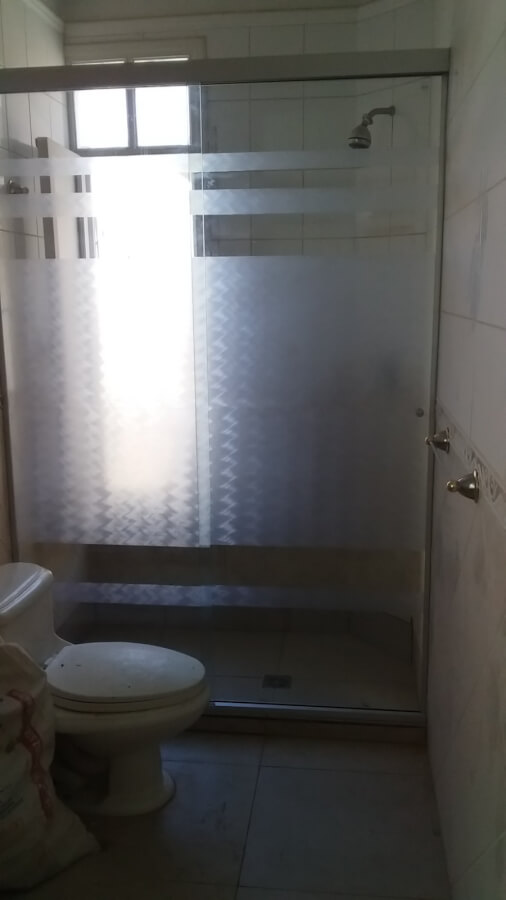 BOX EN VIDRIO TEMPLADO (con adecibo)